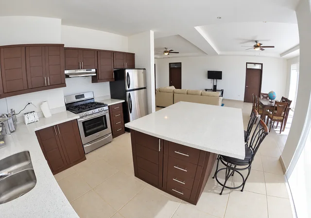 Kitchen with breakfast island